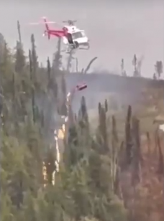 Provocando incendios desde helicoptero